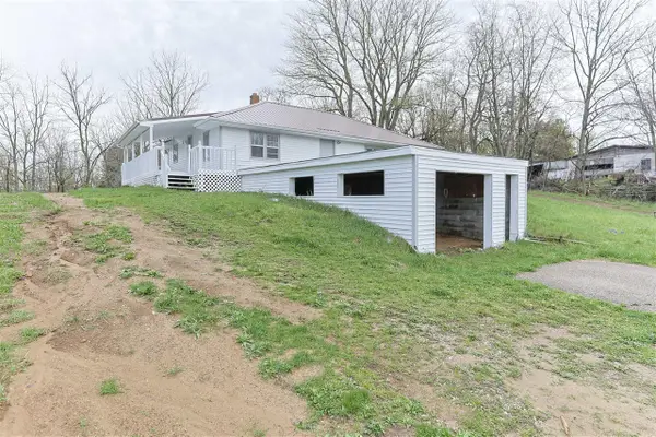 1582 Bakertown, Buchanan, MI 49107