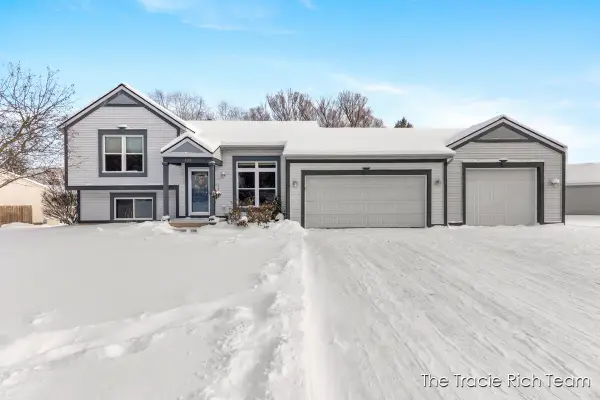 831 Scott Woods, Comstock Park, MI 49321