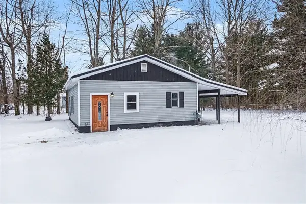 4997 S Croton Hardy, Newaygo, MI 49337