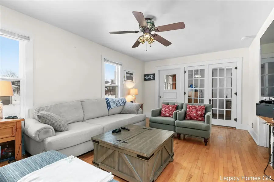 1002 St Joseph, South Haven, MI 49090 - #2