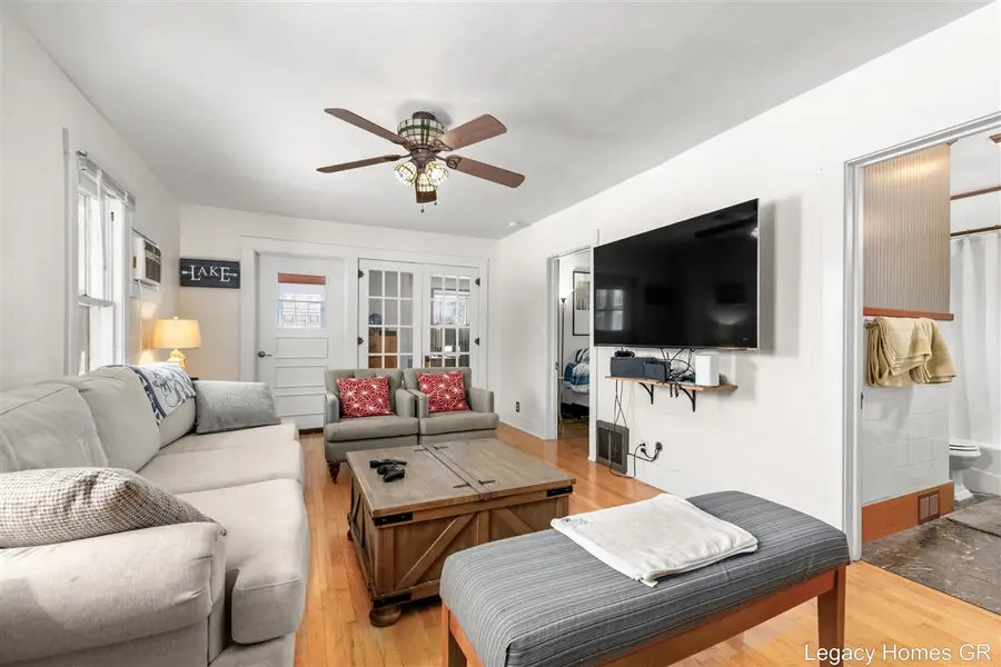 1002 St Joseph, South Haven, MI 49090 - #3