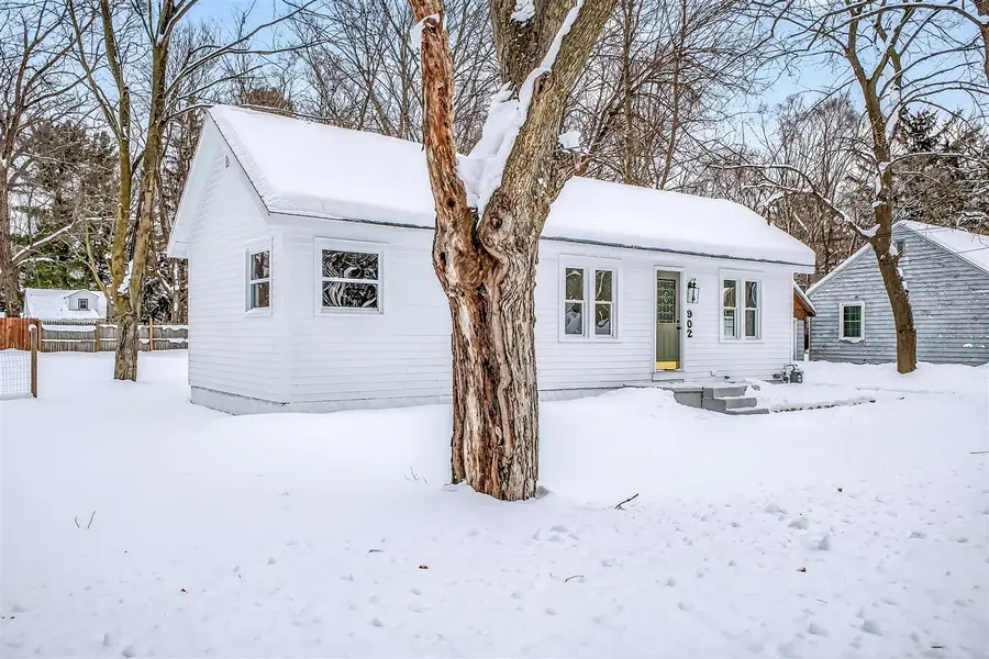 902 Wilson, Norton Shores, MI 49441 - Image #2