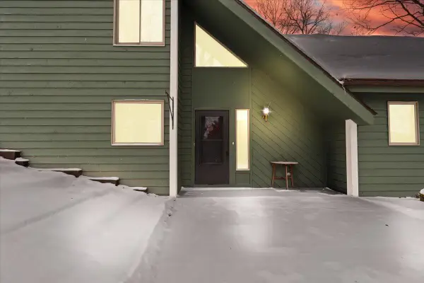 6055 Shaftsburg, Williamston, MI 48895