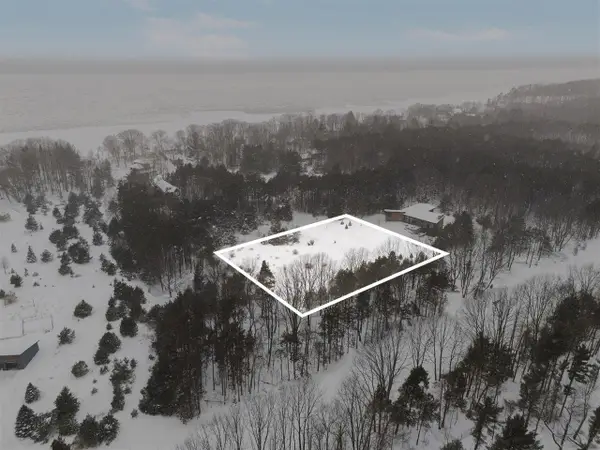 17210 Beachview, West Olive, MI 49460