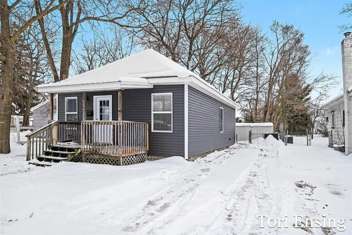 305 W Congress, Greenville, MI 48838 - #1