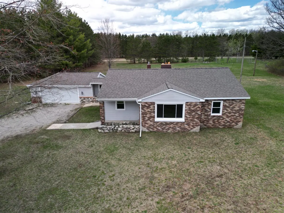 1861 E Monroe, White Cloud, MI 49349 - #1