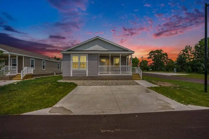 1283 E Ellis #13, Norton Shores, MI 49441 - #2