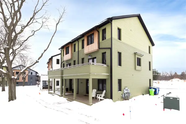 2292 Greenway, Ann Arbor, MI 48104