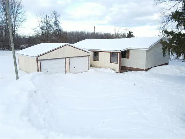 39024 47th, Paw Paw, MI 49079