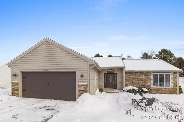 7000 Camelback, Rockford, MI 49341