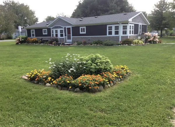 580 S Snyder, Marcellus, MI 49067