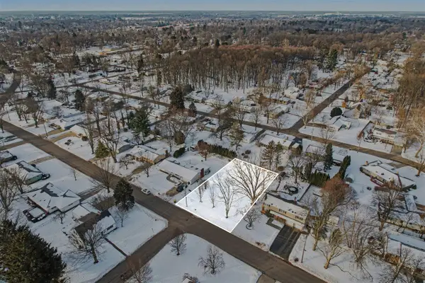 555 East, Marshall, MI 49068