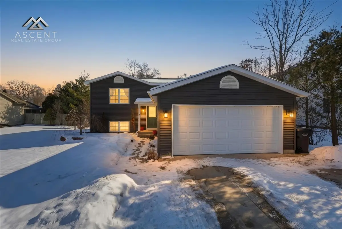 130 S 7th, Cedar Springs, MI 49319 - #1