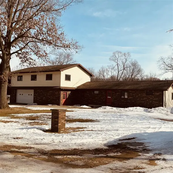7551 Dobson, Jonesville, MI 49250