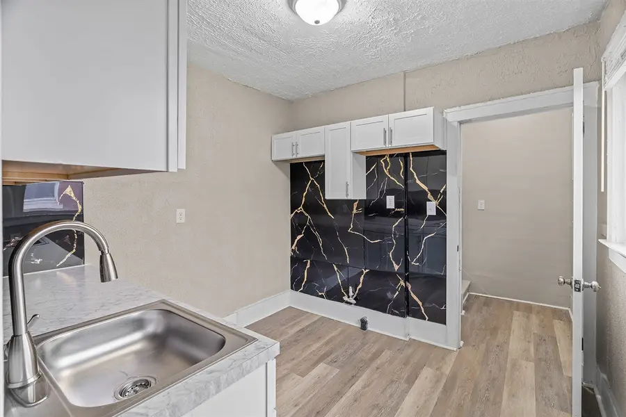 1975 Taylor, Detroit, MI 48206 - #3