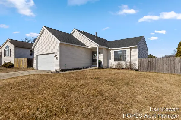 206 Pine Meadow, Belding, MI 48809