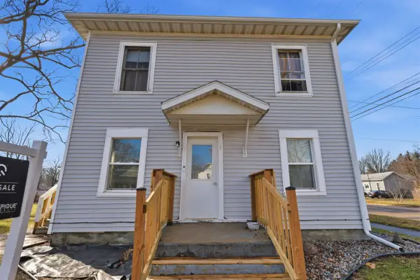 719 N Clinton, Saint Johns, MI 48879