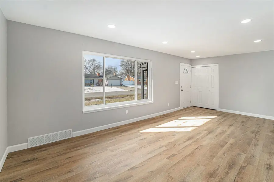 1916 Hollingsworth, Commerce Township, MI 48390 - #2