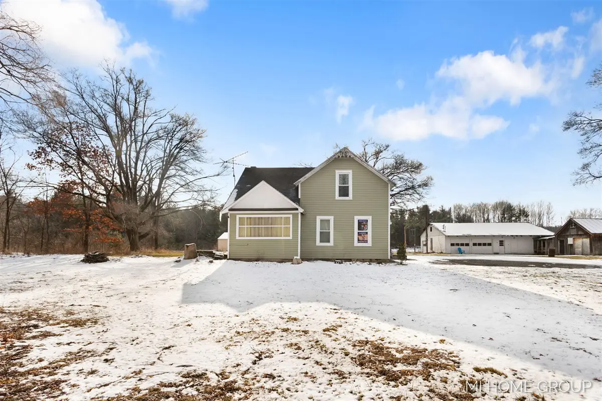 20449 W Howard City-edmore, Howard City, MI 49329 - #1