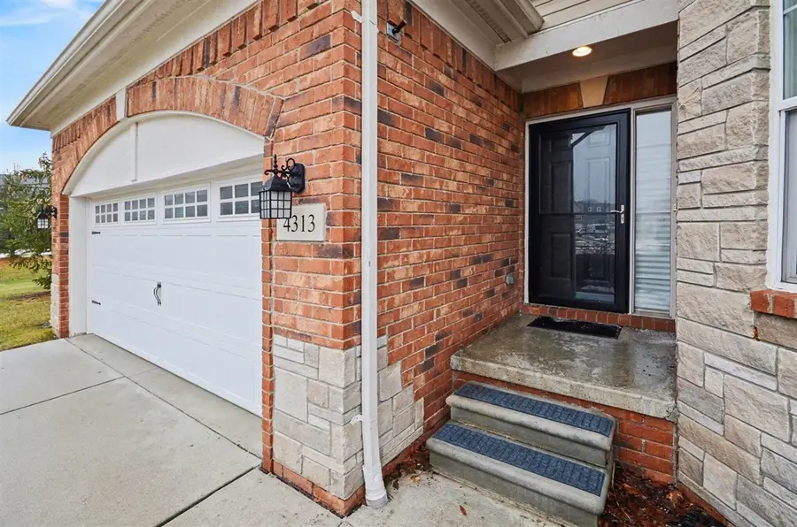 4313 Bennett Park, Troy, MI 48085 - #3