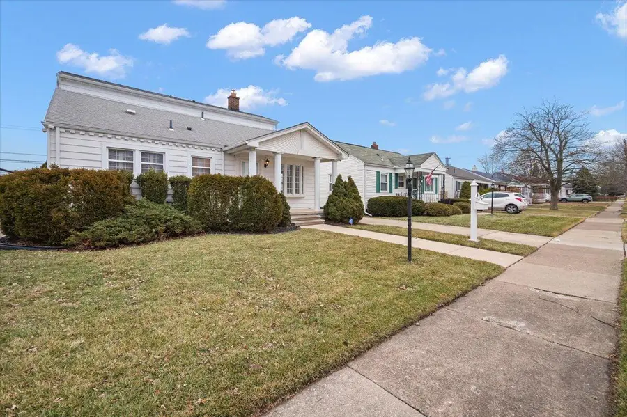 17591 Matthews, Riverview, MI 48193 - #3