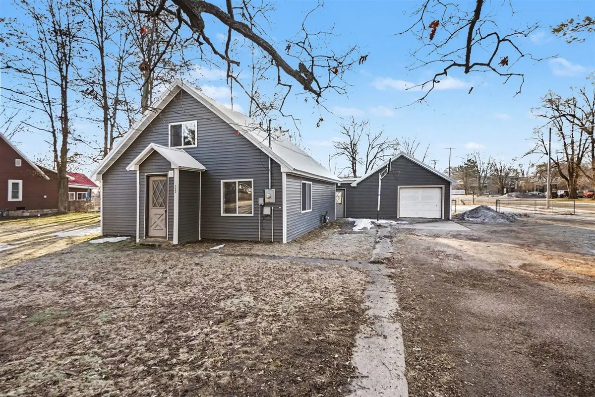 172 W Barton, Newaygo, MI 49337 - #1