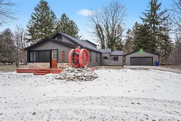 882 E Sternberg, Norton Shores, MI 49441