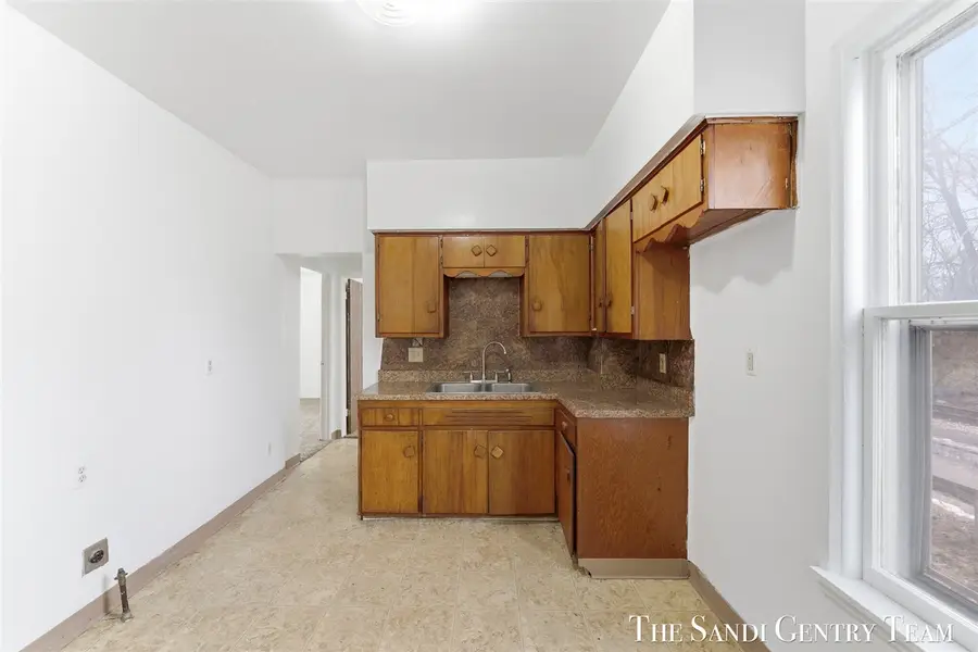810 W Southern, Muskegon, MI 49441 - #3