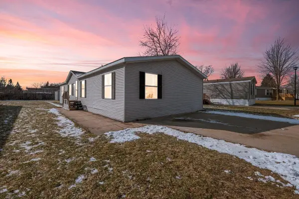 4458 Jardin, Walker, MI 49534