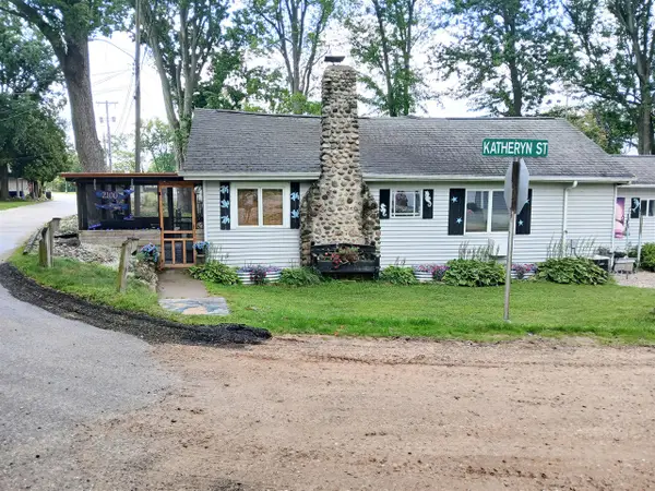 2100 Strait Tow, Crystal, MI 48818