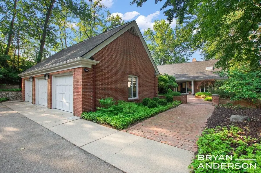 3150 Manhattan, East Grand Rapids, MI 49506 - #3