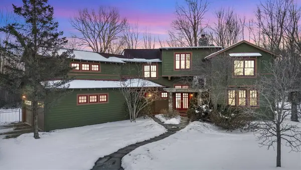 1246 Rose Center, Fenton, MI 48430