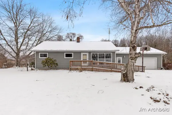 274 W Barton, Newaygo, MI 49337
