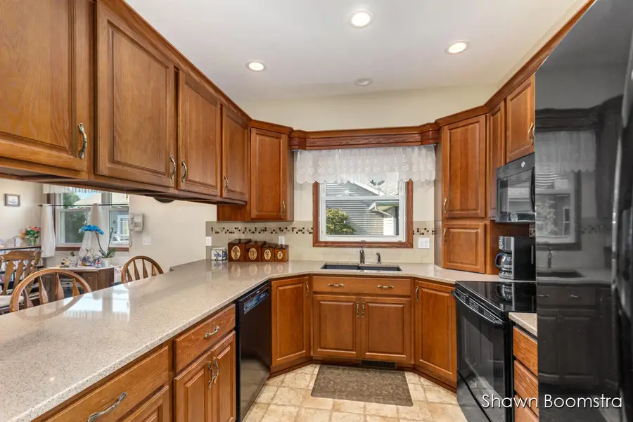 8105 Amber Crest, Byron Center, MI 49315 - #3