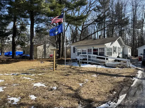 78 W John, Newaygo, MI 49337