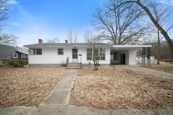 209 S State, Paw Paw, MI 49079