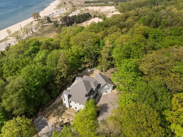 690 Dunegrass Circle, Saugatuck, MI 49453