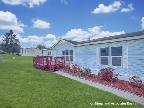 1491 Red Oak, Belmont, MI 49306