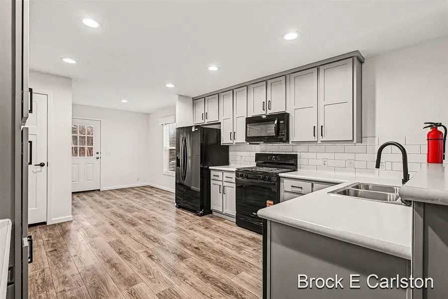 1283 E Ellis #29, Norton Shores, MI 49441 - #3