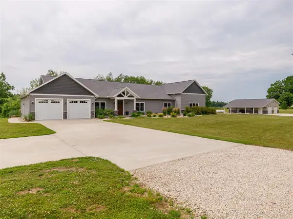 1518 M, East Leroy, MI 49051