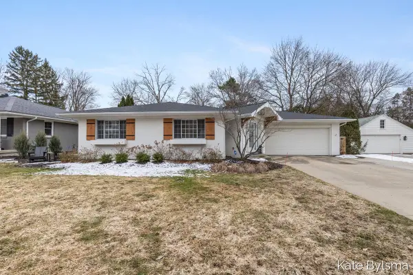 2424 Elmwood, Grand Rapids, MI 49506