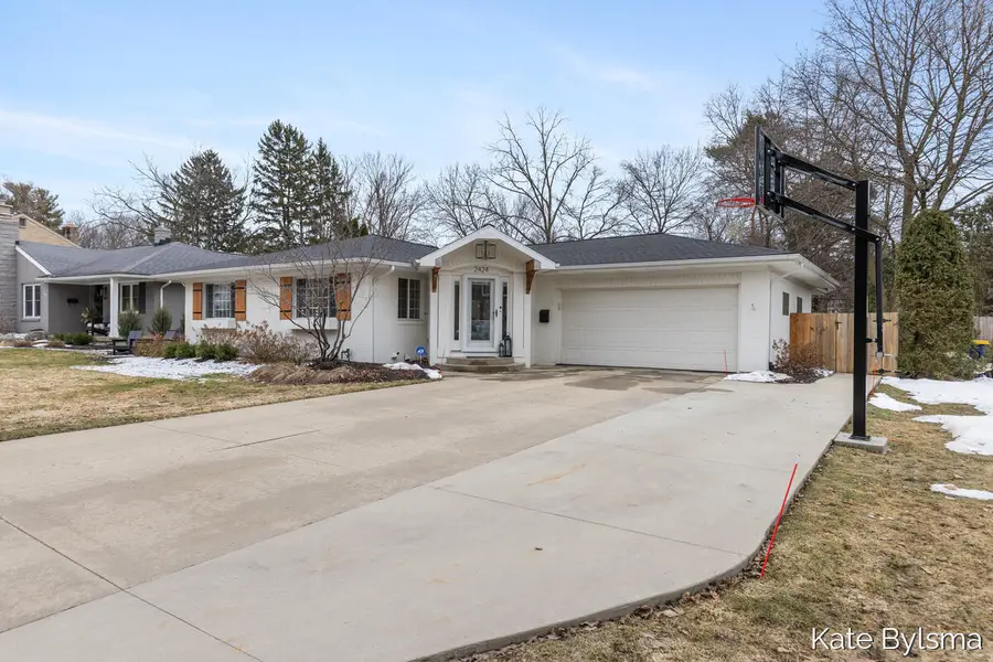 2424 Elmwood, Grand Rapids, MI 49506 - #2
