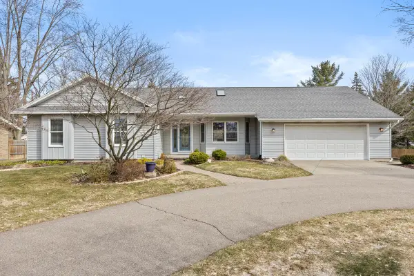 2126 Lamont, Grand Rapids, MI 49534