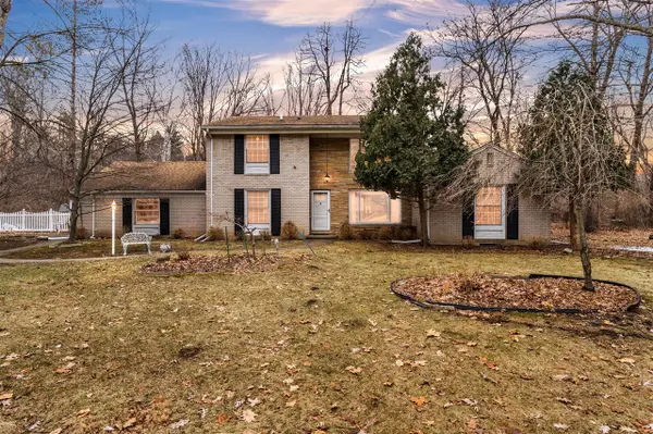 22030 Rougewood, Southfield, MI 48033