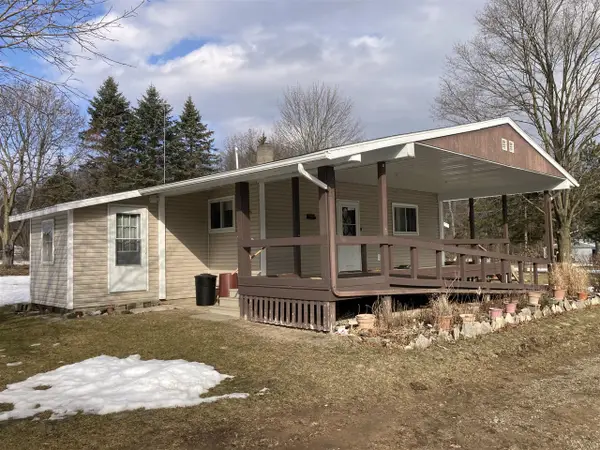 7737 NE County Line, Riverdale, MI 48877