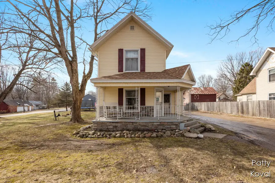 242 S Maple, Freeport, MI 49325 - #2