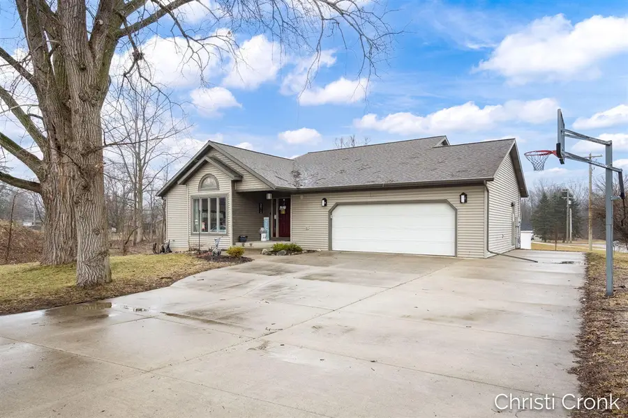 271 E Beech, Cedar Springs, MI 49319 - #2