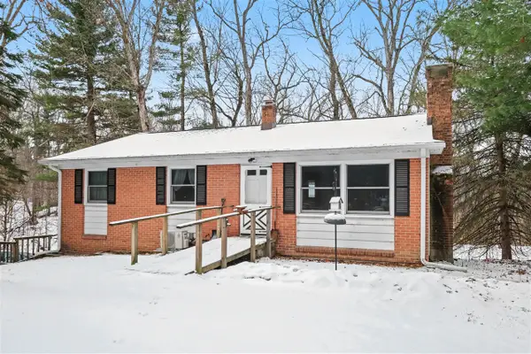 7945 Pine Island, Belmont, MI 49306