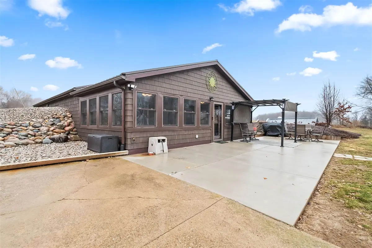 3250 W Hastings Lake, Jonesville, MI 49250 - #1