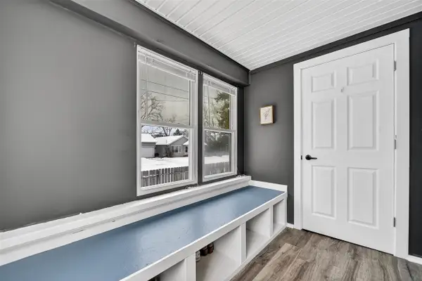 560 Paris, Lansing, MI 48910